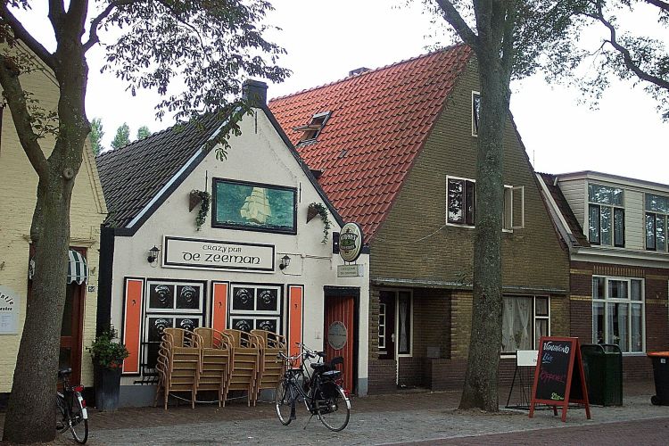 Dorpsstraat 84 Cafe DE ZEEMAN stond in 2004 3 maanden te koop op Vlieland
